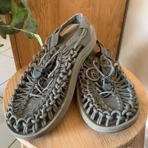 KEEN Uneek Black Fishermen Hiking Sandals Cord Braided Rope Shoes